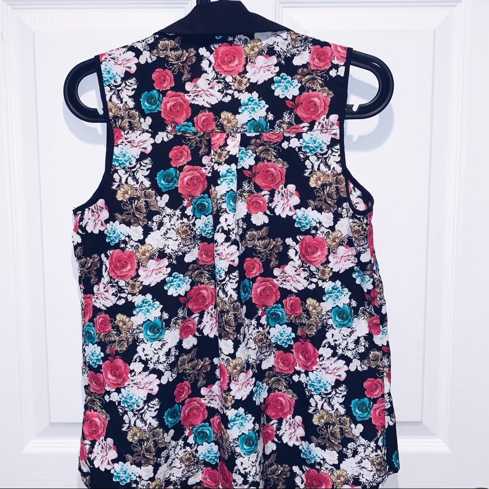 FLORAL SLEEVELESS TOP - Picture 2 of 6